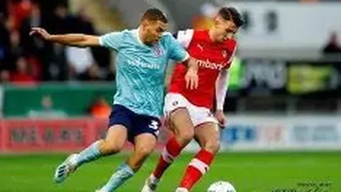 “王楚钦意外退赛引关注：与莫雷加德温馨交流后离场，莎头伤病潮来袭，WTT赛事需深思转型之道！”